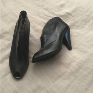 J Renee black leather booties size 9.5B